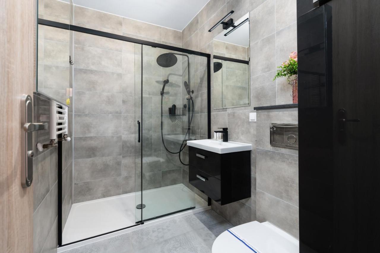 Modern Apartment With Balcony & Free Garage Poznan By Noclegi Renters Exterior foto
